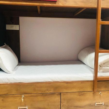 מומביי Everest Stays Rooms And Dormitory מראה חיצוני תמונה