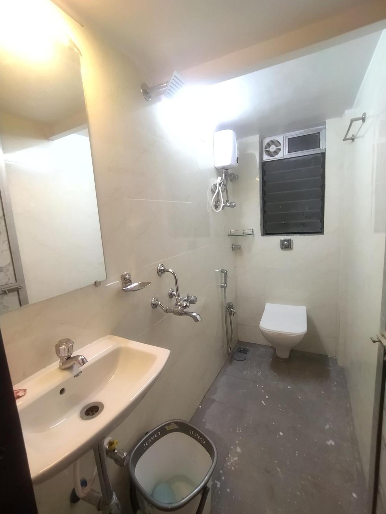 מומביי Everest Stays Rooms And Dormitory מראה חיצוני תמונה