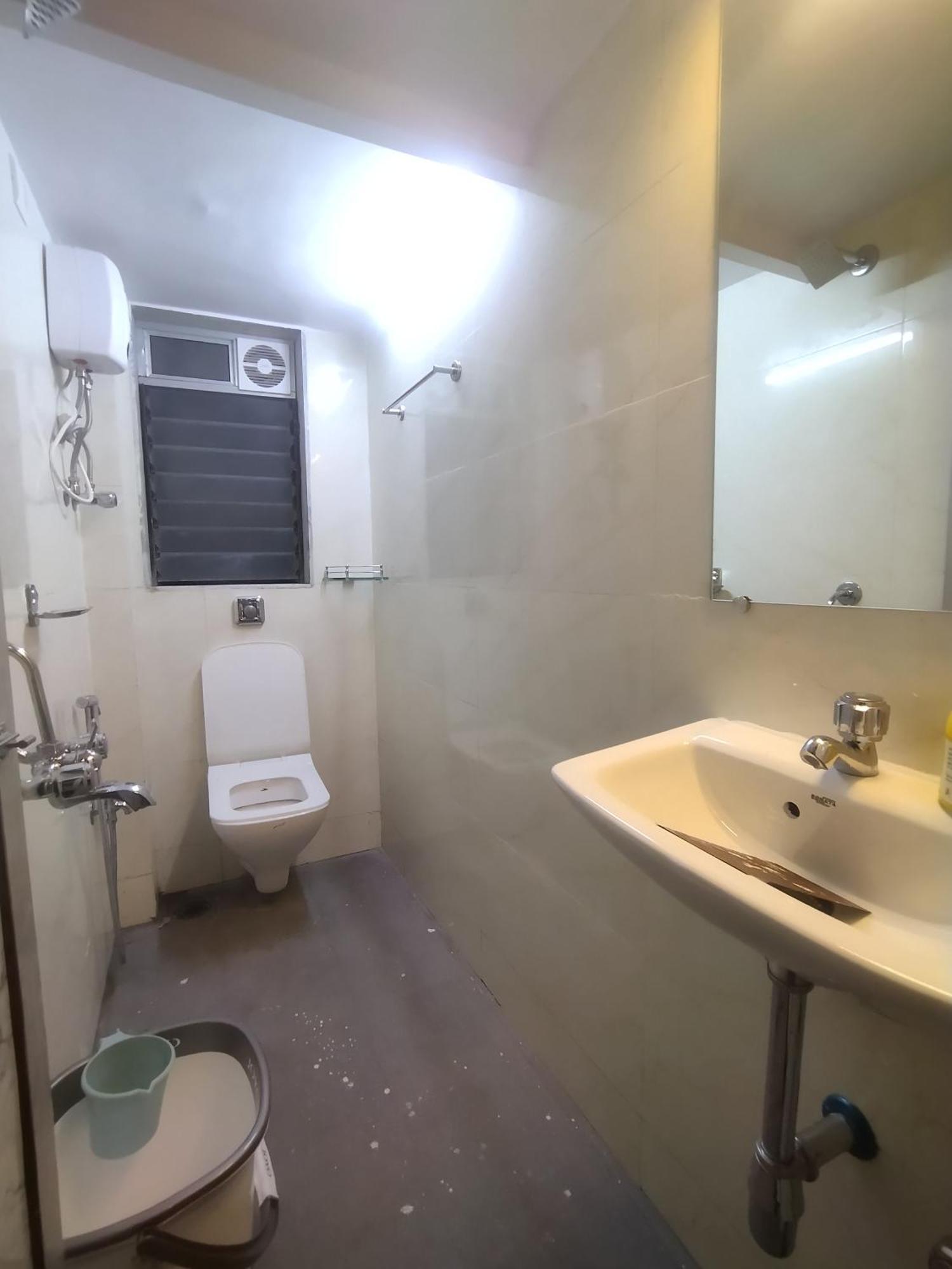 מומביי Everest Stays Rooms And Dormitory מראה חיצוני תמונה