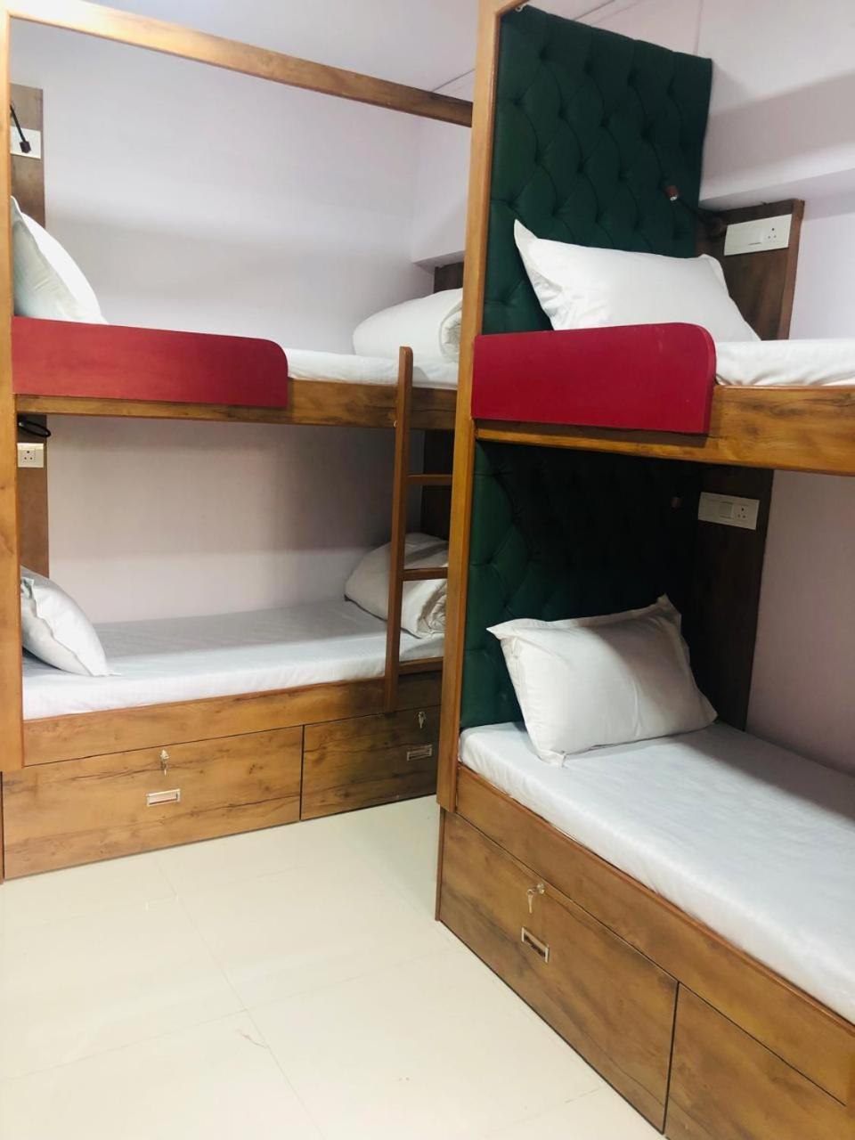 מומביי Everest Stays Rooms And Dormitory מראה חיצוני תמונה