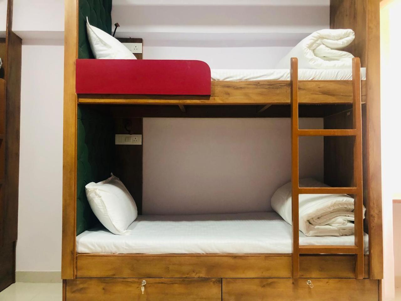 מומביי Everest Stays Rooms And Dormitory מראה חיצוני תמונה