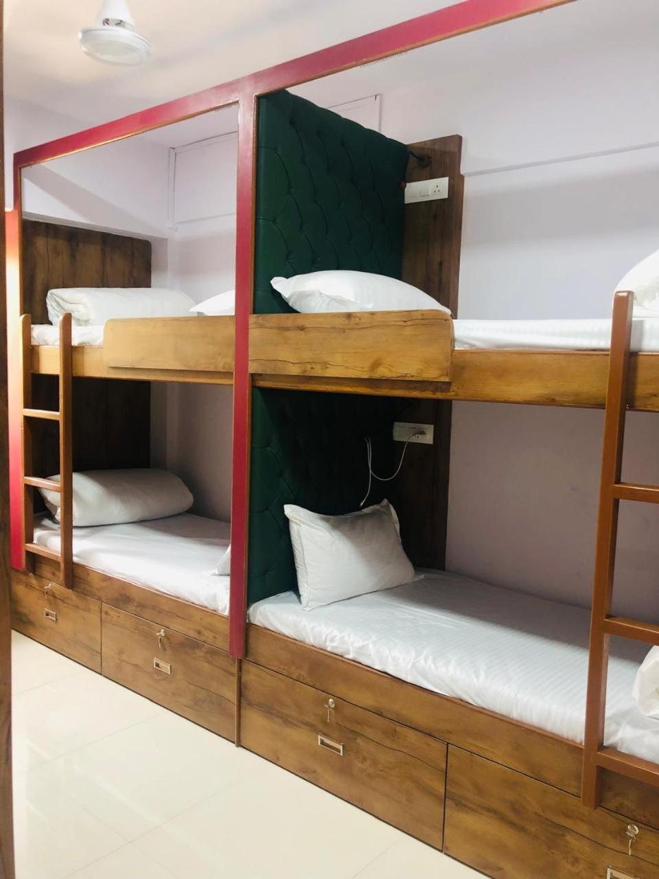 מומביי Everest Stays Rooms And Dormitory מראה חיצוני תמונה